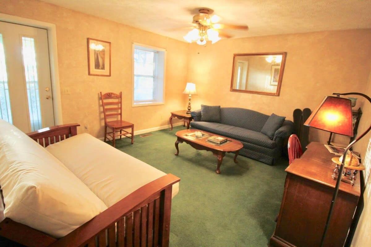 Holiday home Hillbilly Haven *